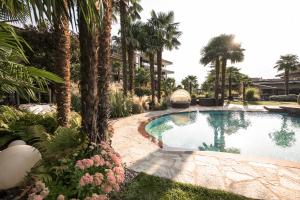 The swimming pool at or close to Hotel Das Dorner