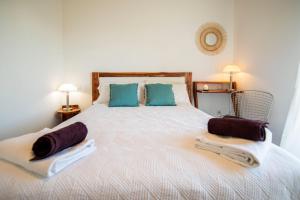 Posteľ alebo postele v izbe v ubytovaní La Ren Lecrés Apartamento piscina jardin + 22 fotografií