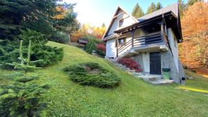 Vonkajšia záhrada v ubytovaní Mountain Cottage Lubomierz