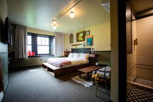 Postel nebo postele na pokoji v ubytování KEX Hotel