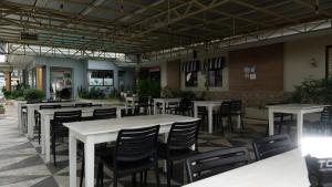 Restaurace v ubytování S and M Hotel Inc.