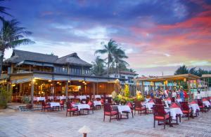 Restaurant ou autre lieu de restauration dans l'établissement Bamboo Village Beach Resort & Spa