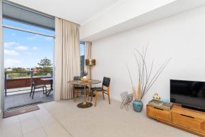 TV a/nebo společenská místnost v ubytování Nautica Residences Fremantle