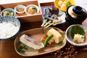 a table with a plate of food and bowls of rice at Kikokutei Bekkan in Kyoto