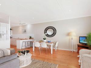 Khu vực ghế ngồi tại Ocean Blue Apartment One