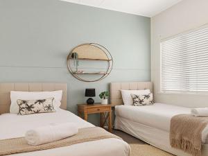 Giường trong phòng chung tại Ocean Blue Apartment One