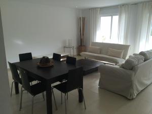 Zdjęcie z galerii obiektu Comfortable and spacious apartment with nice views w mieście Benalmádena