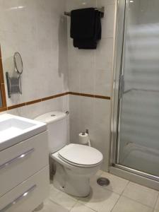 Zdjęcie z galerii obiektu Comfortable and spacious apartment with nice views w mieście Benalmádena