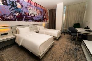 Rúm í herbergi á Messier 53 Hotel Yerevan