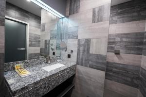 Baðherbergi á Messier 53 Hotel Yerevan