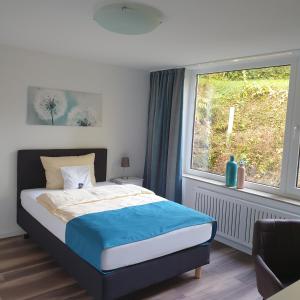 Giường trong phòng chung tại Kurparkhotel-Gemünd