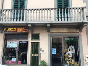 a store with a balcony on top of it at Camera San Jacopo in Altopascio