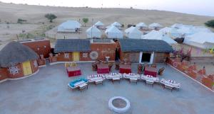 Letecký snímek ubytování Kingfisher Desert Camp