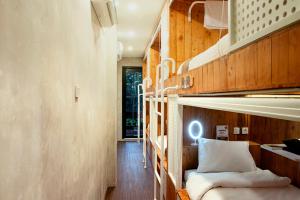 a room with two bunk beds and a hallway at Tuju Arteri Pods in Jakarta