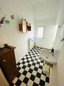 a bathroom with a sink and a checkered floor at Hannover List 2 bedroom home away from home in Hannover