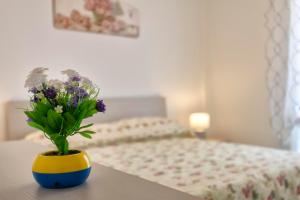 A bed or beds in a room at Ionio apartment