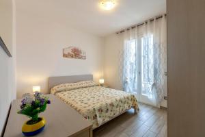 A bed or beds in a room at Ionio apartment
