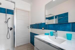 A bathroom at Ionio apartment