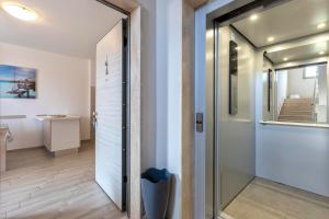 A bathroom at Ionio apartment Még 12 kép