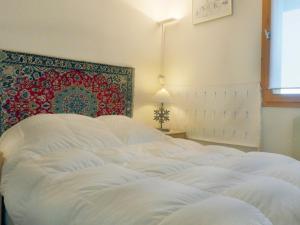 Cama ou camas em um quarto em Appartement Méribel, 3 pièces, 5 personnes - FR-1-182-117