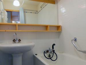 Een badkamer bij Appartement Méribel, 3 pièces, 5 personnes - FR-1-182-117