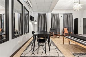Posezení v ubytování Rincon Plaza Hotel