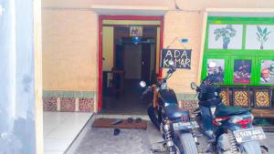 a motorcycle parked in front of a building at Losmen 2000 Tiga in Yogyakarta