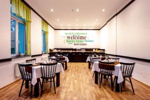 Reštaurácia alebo iné gastronomické zariadenie v ubytovaní Hotel Hubertus
