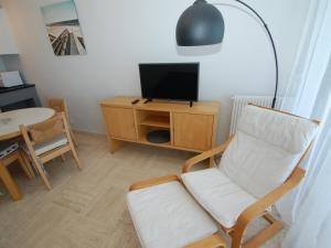 a living room with a chair and a television at Appartement Menton, 3 pièces, 5 personnes - FR-1-196-184 in Menton