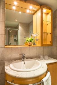 A bathroom at Bio-Familienbauernhof Grubsteighof