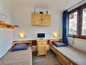 Studio La Plagne, 1 pièce, 2 personnes - FR-1-455-116にあるベッド