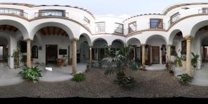 an image of a building with plants in it at Casa-Patio Axerquía in Córdoba