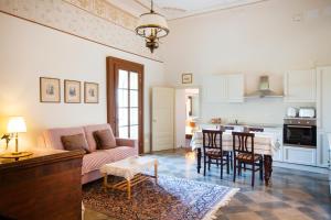a living room with a couch and a table at Villa Guarienti Valpolicella in Fumane