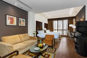 Zona d'estar a Crowne Plaza Al Khobar, an IHG Hotel