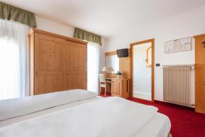 Voodi või voodid majutusasutuse Hotel Lucia toas