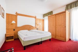 Voodi või voodid majutusasutuse Hotel Lucia toas