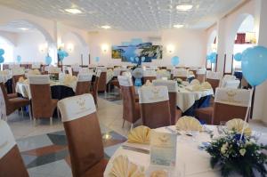 a banquet hall with tables and chairs and blue balloons at Hotel Parco Dei Principi in Scalea