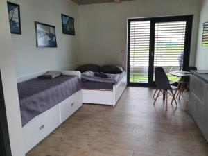 Postel nebo postele na pokoji v ubytování Moderní byt v Relax Vila Lipno u pláže Windy Point
