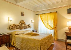 a bedroom with a large bed and a window at Sotto il Sole di Cortona in Cortona