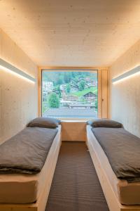 Postel nebo postele na pokoji v ubytování Revier Mountain Lodge Adelboden