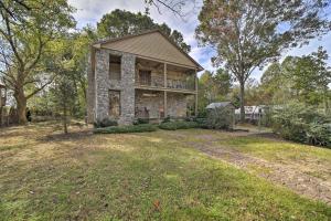 Κήπος έξω από το Eclectic Asheville Abode with Backyard Oasis!