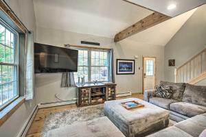 Φωτογραφία από το άλμπουμ του Secluded New Durham Home with Mtn and Lake Views! σε New Durham