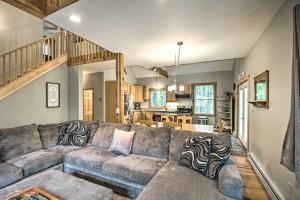 Φωτογραφία από το άλμπουμ του Secluded New Durham Home with Mtn and Lake Views! σε New Durham