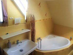 Łazienka w obiekcie Apartmán V aleji