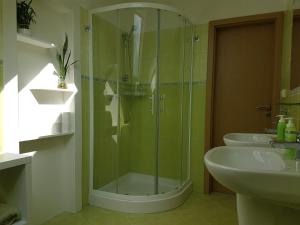 Łazienka w obiekcie Apartmán V aleji