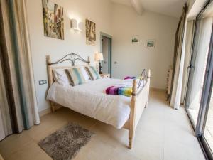 a bedroom with a bed and a window at Gite La Séoune in Monjoi