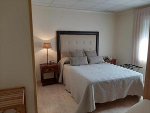Postel nebo postele na pokoji v ubytování Hostal El Retiro