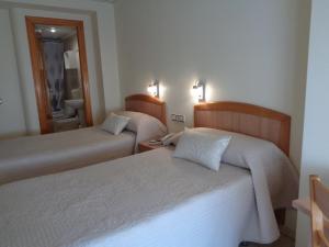 Postel nebo postele na pokoji v ubytování Hostal El Retiro