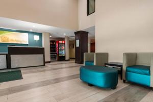 Area lobi atau resepsionis di Holiday Inn Savannah South - I-95 Gateway, an IHG Hotel