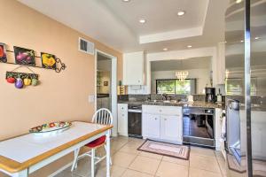 Afbeelding uit fotogalerij van Condo with Pool Access Near Downtown Palm Springs! in Cathedral City